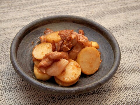 簡単こっくり！豚小間切れ肉と里芋の胡麻味噌炒め